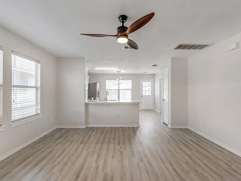 3207 Barksdale Dr — Photo 4