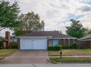 112 Valley Spring Dr, Arlington, TX 76018