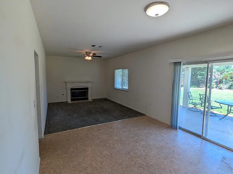 5075 Congressional St — Photo 8