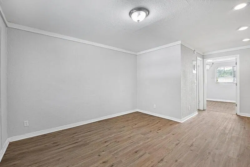 2146 Inwood Ter — Photo 3