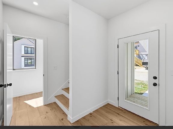 4th image of 410 Ankara Ct