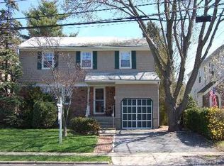 105 Durland Rd, Lynbrook, NY 11563