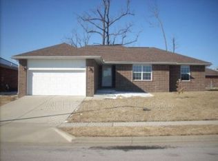 3917 W Parkridge Cir, Springfield, MO 65802