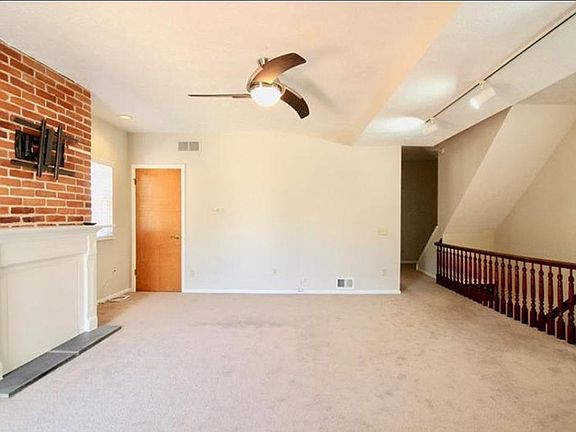 2nd image of 400 Sweetbriar St #2