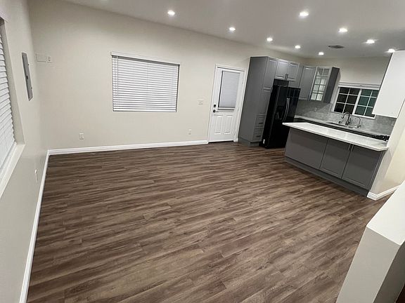 3rd image of 8113 Broadleaf Ave