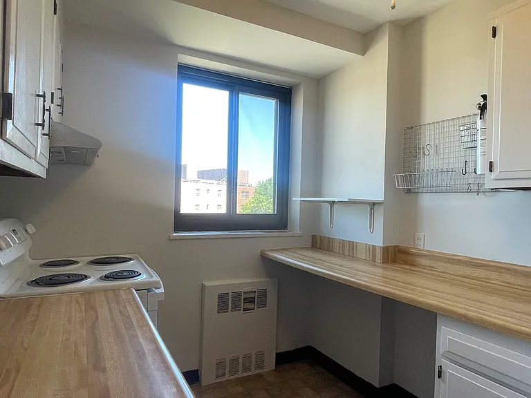 90 Prospect Ave #8E — Photo 10