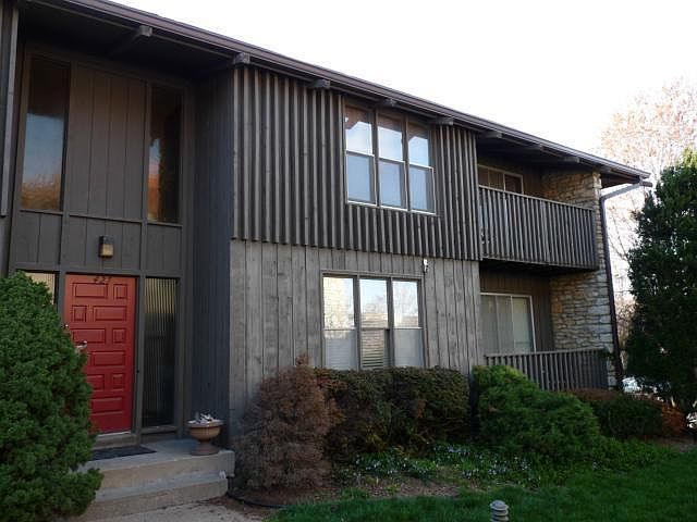 1st image of 427 W 104th St