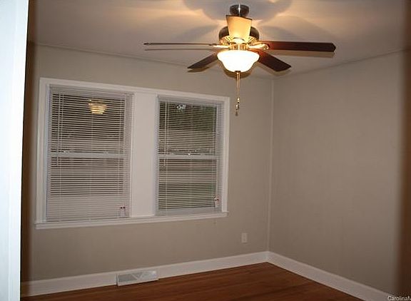 3rd image of 3015 Ivydale Dr