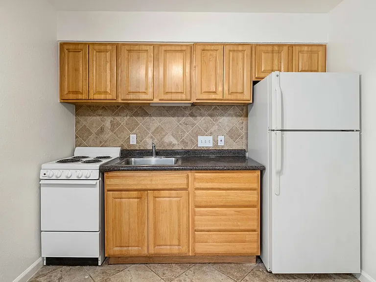 2110 Kinney Ave — Photo 3