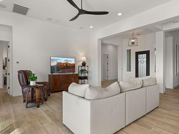 3rd image of 8143 E JAEGER Street