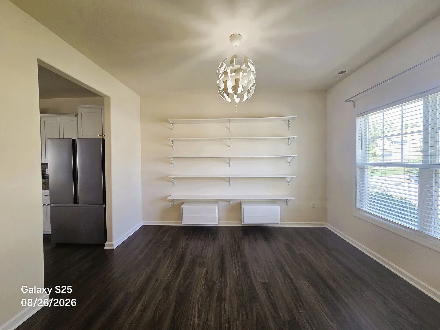 Large transitional with lots of room for entertainment on quiet cul-de-sac in Castleton Subdivision. — Photo 2