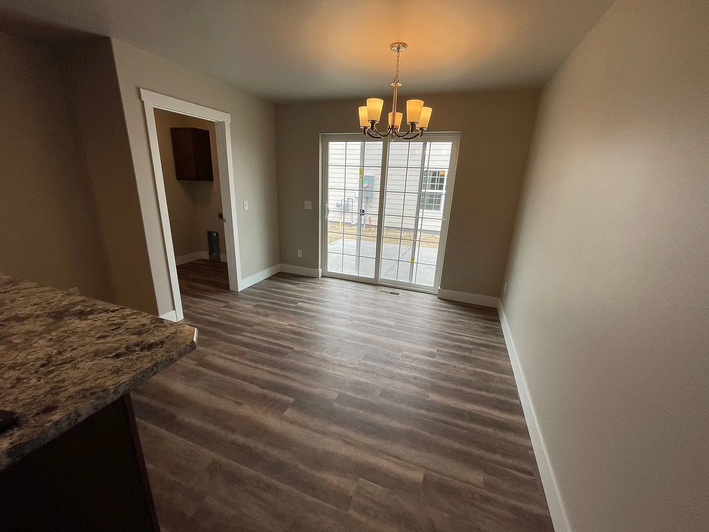 3 Bedroom 2 Bathroom Single Family Home *700+ credit score requirement — Photo 4