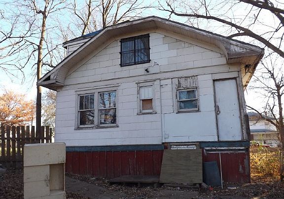 3rd image of 1226 S Maywood Ave