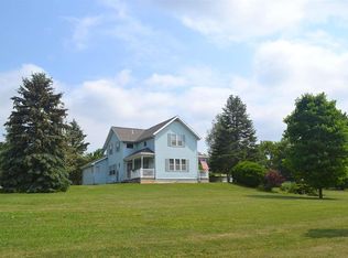 W9502 Cloverleaf Rd, Hortonville, WI 54944