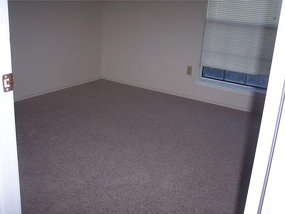 4th image of 2521 Trenton Dr