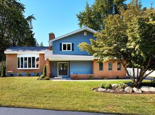 17 Rustic Ln, Reading, MA 01867