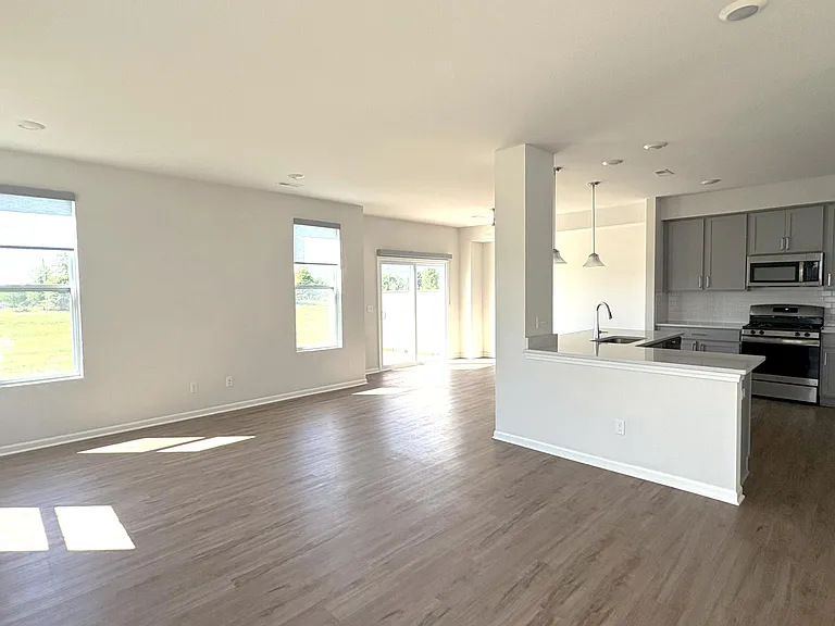 1206 Salt Springs Dr — Photo 2