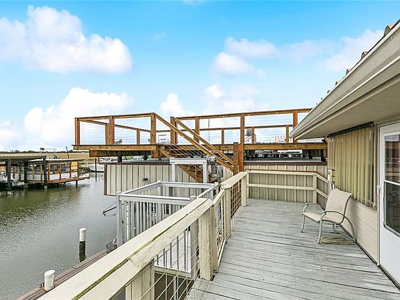 2nd image of 307 Martin Ln