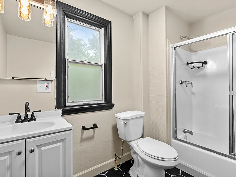 4057 Taft Ave — Photo 12