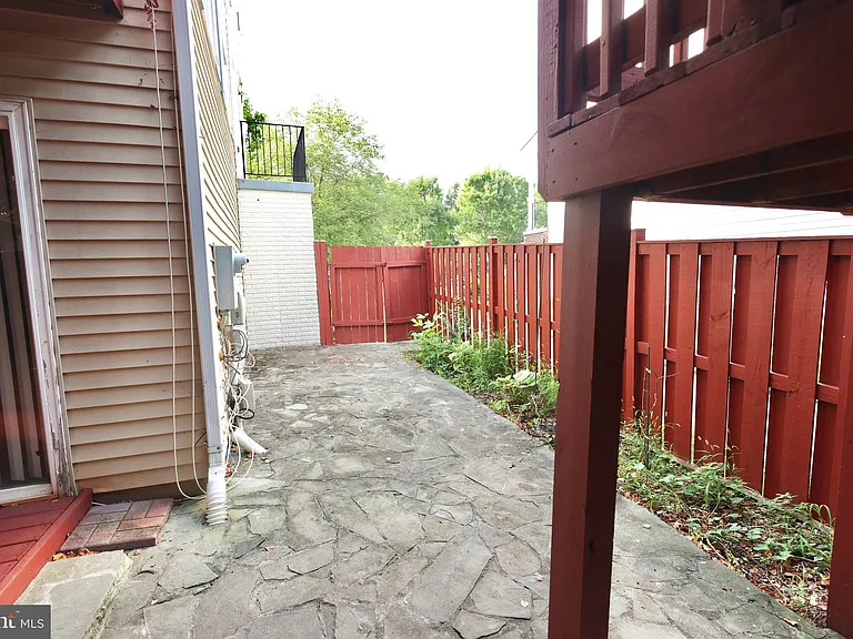 6633 Creek Point Way — Photo 35