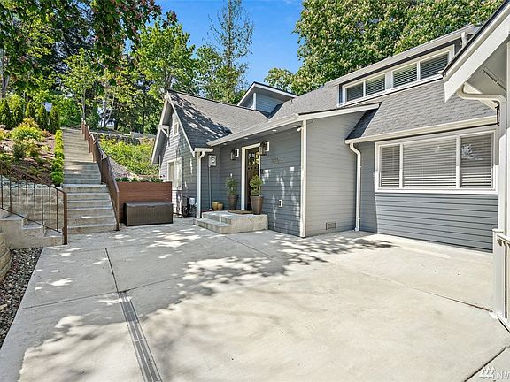 4th image of 3236 B 113th Ave SE
