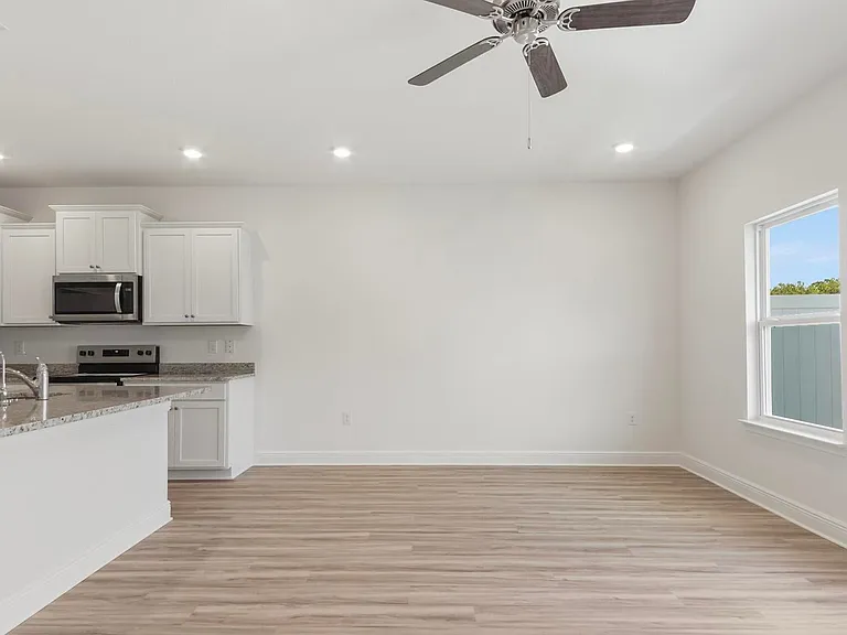 532 Melrose Way — Photo 3