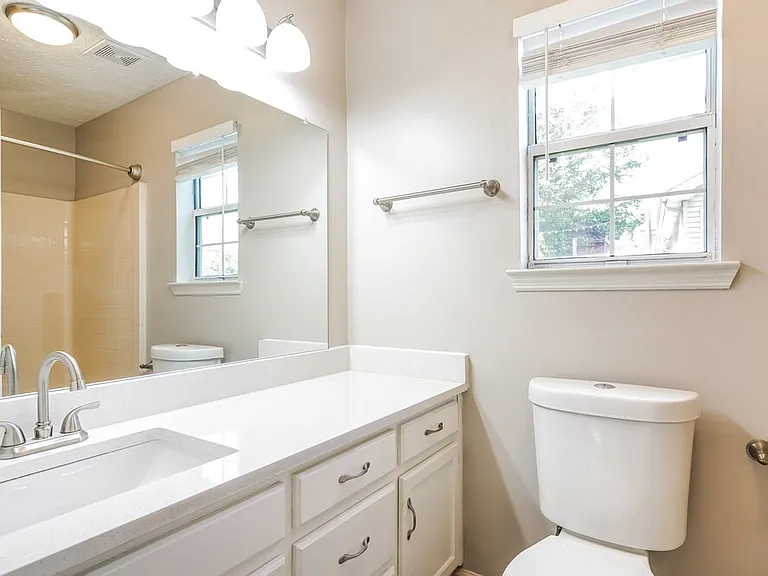 1046 Cedar Creek Village Rd — Photo 10