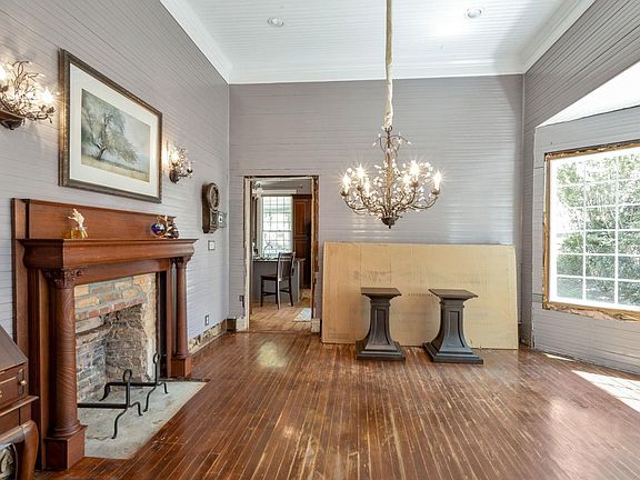 5th image of 103 Gaines St