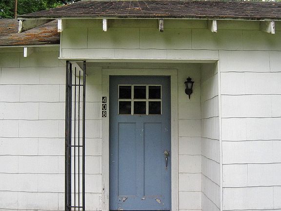 4th image of 408 E Ayers St