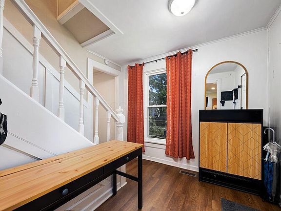 5th image of 249 Kensington Pl