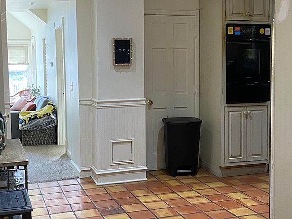 3rd image of 2310 N Lincoln Ave APT 2