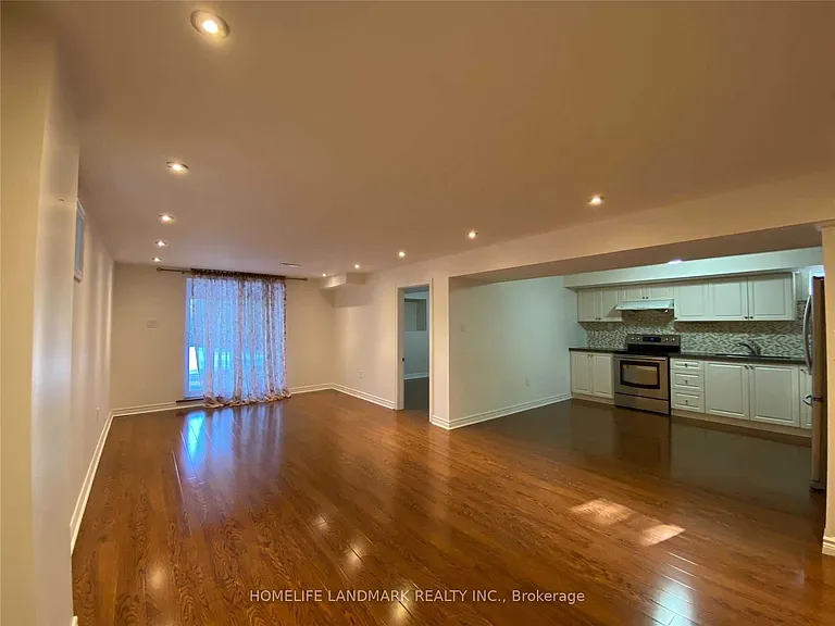 32 Escapade Dr #LOWER — Photo 6