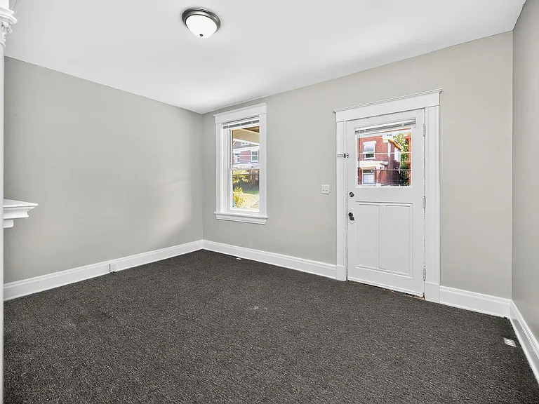 2359 Stratford Ave — Photo 4