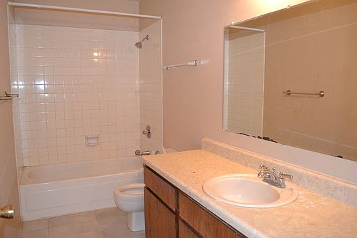 5th image of 403 Bonfoy Ave APT C