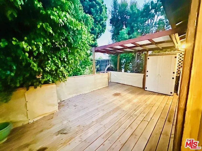 9012 Phyllis Ave — Photo 3