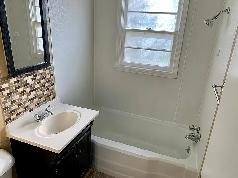 2938 S Washington Ave — Photo 8