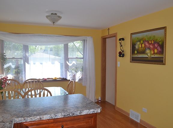 4th image of 7803 Leamington Ave