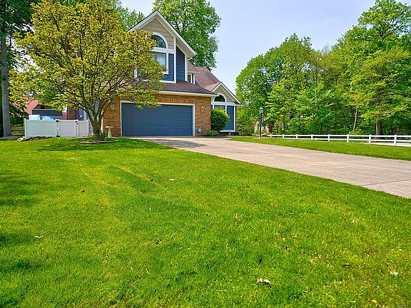 2nd image of 4622 Pinewood Path
