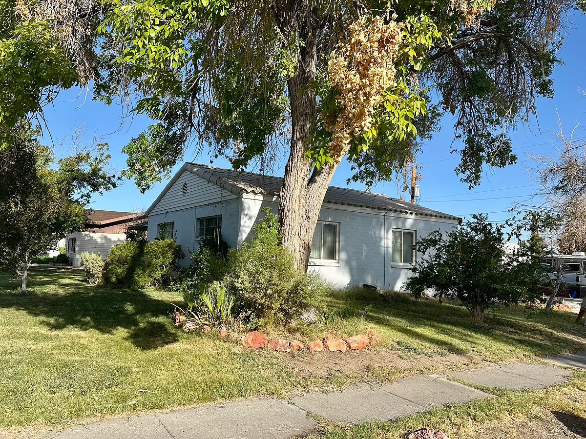 Side view of house. - 641 5th St
