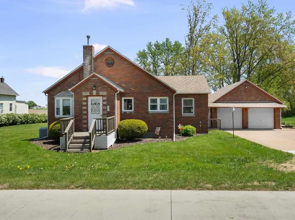 231 N 1st St, Long Grove, IA 52756