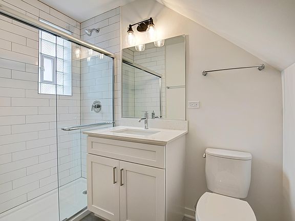 2nd image of 1244 N Bosworth Ave #2B