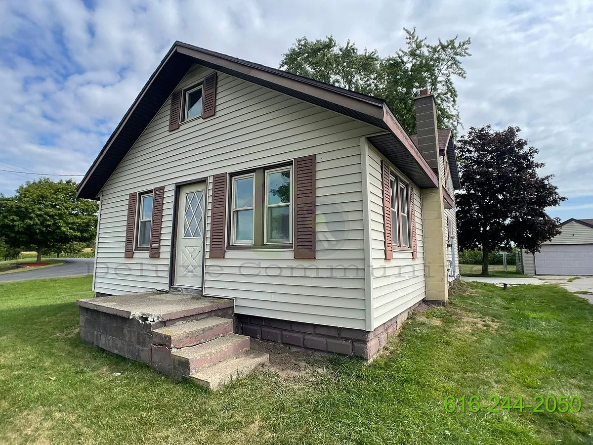 Building Photo - 16140 8th Ave
