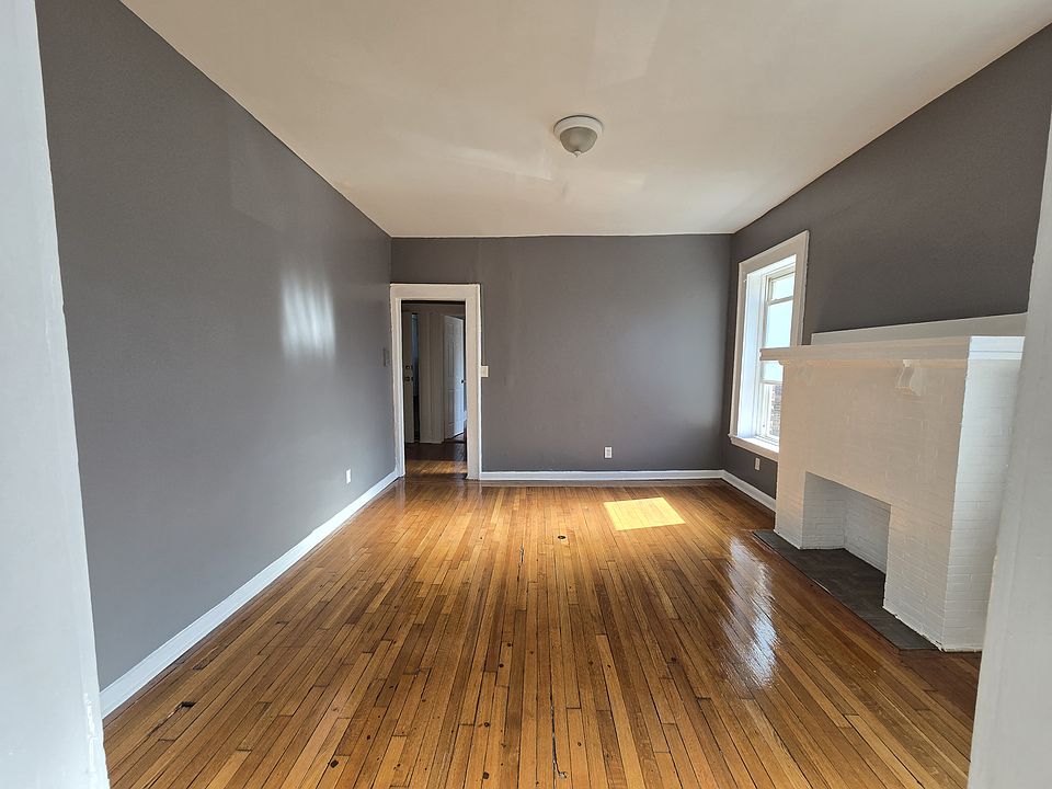 2nd image of 220 Roseville Ave #210-C