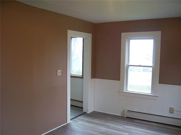 3rd image of 16 Midland Hill Rd