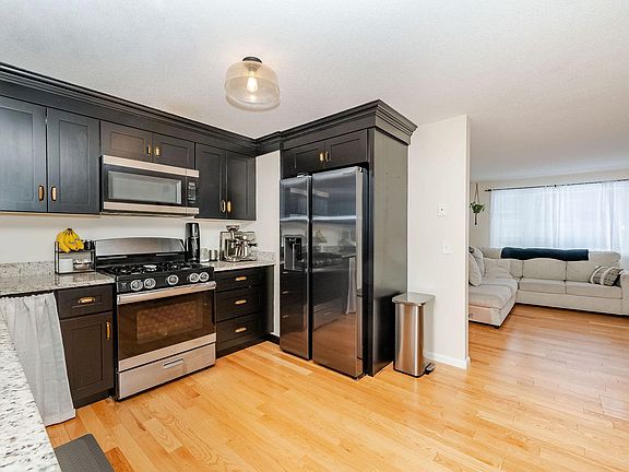 2nd image of 5 Kirsten Avenue