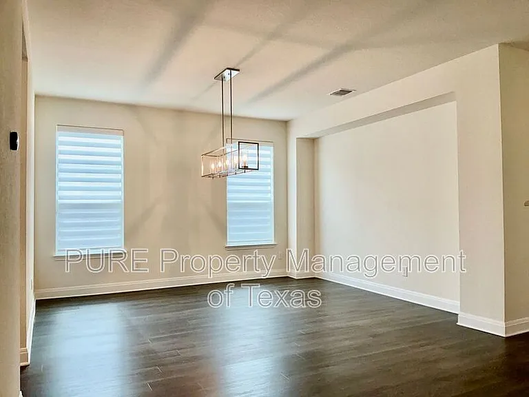1008 Brenham Ln — Photo 14