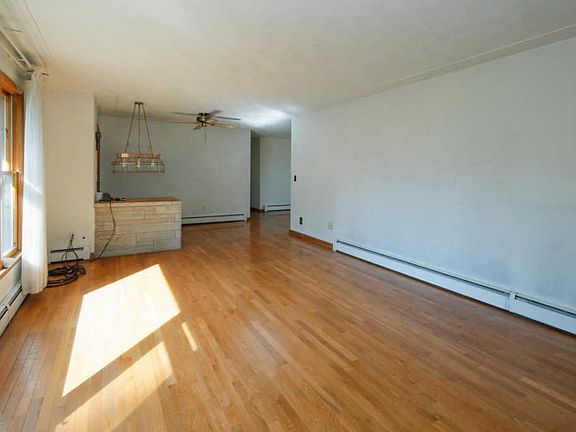 3rd image of 12 Boyer Dr