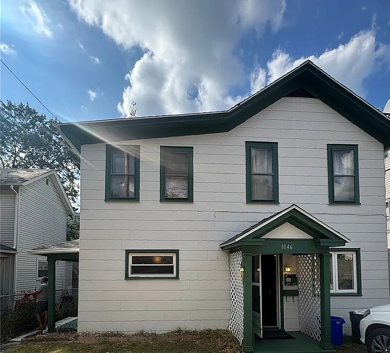 1st image of 1046 W 1st St Floor 1