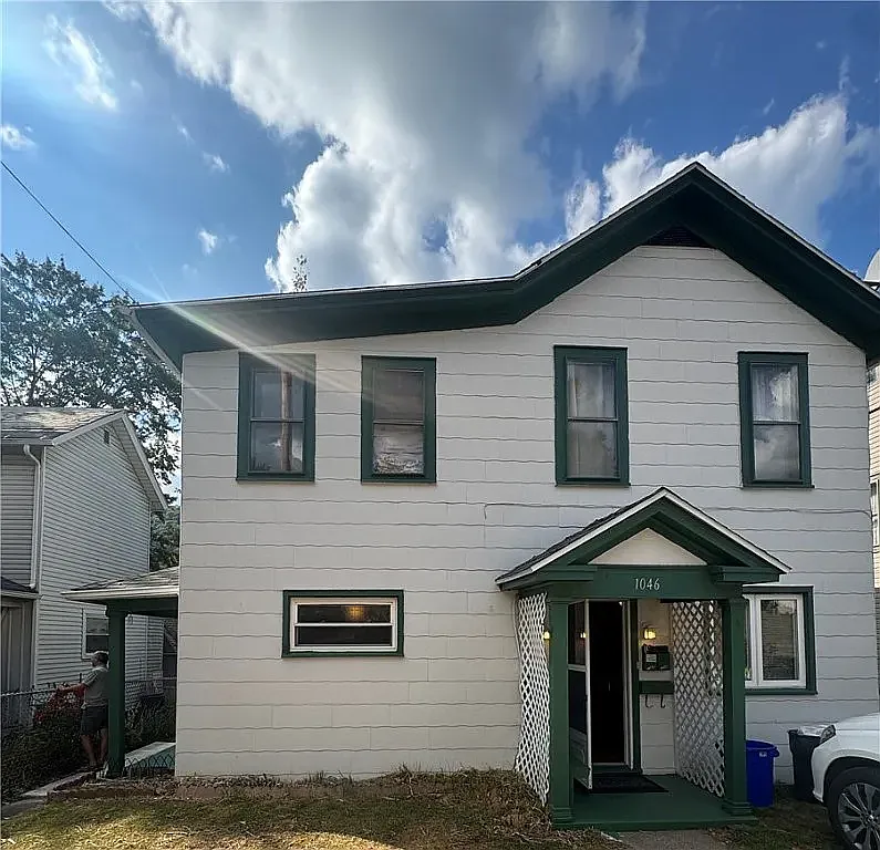 1046 W 1st St Floor 1 photo 1