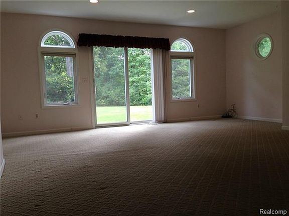 3rd image of 4051 Village Sq